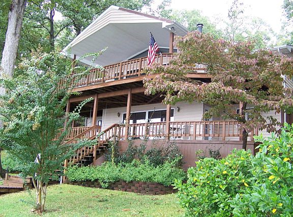 2nd image of 122 Pine Ct