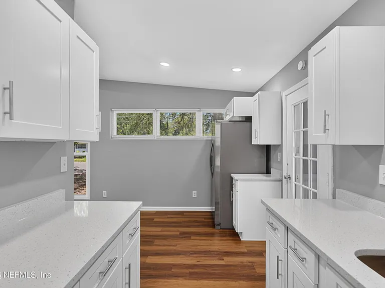 1928 Montmarte Dr — Photo 13