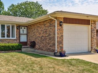113 Paramount Dr, Wood Dale, IL 60191