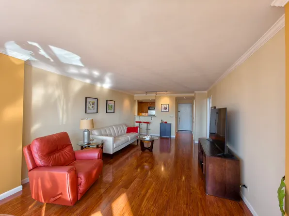 330 East 38th Street image 3 of 23