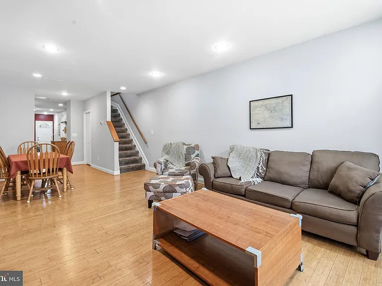 2040 Orleans St — Photo 5