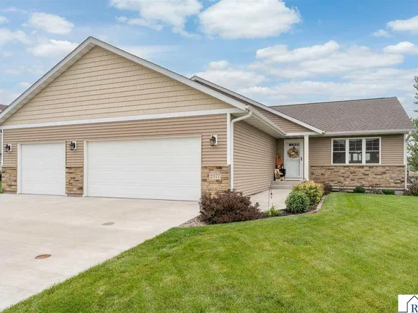 2377 Rolling Green Ln, North Mankato, MN 56003