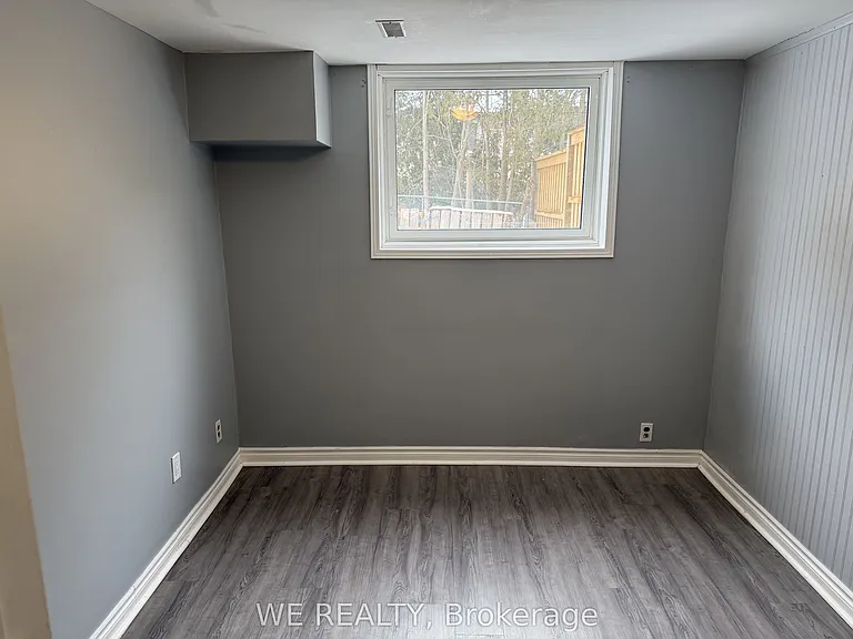 501 Lancelot Cres #LOWER — Photo 7