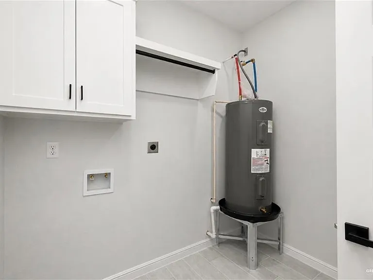 352 Elias Lopez St — Photo 12