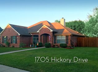 1705 Hickory Dr, Pilot Point, TX 76258