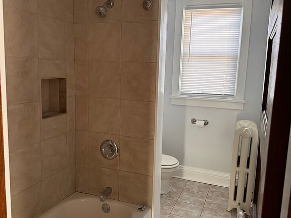4th image of 609 4th St APT 4