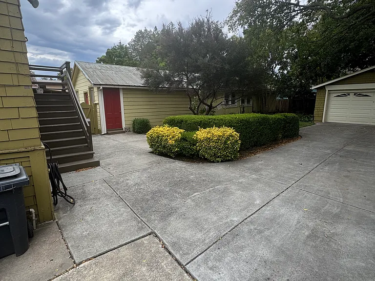 261 Randolph St — Photo 15