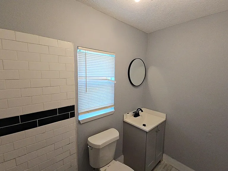9010 Linda Vista Rd #D — Photo 6