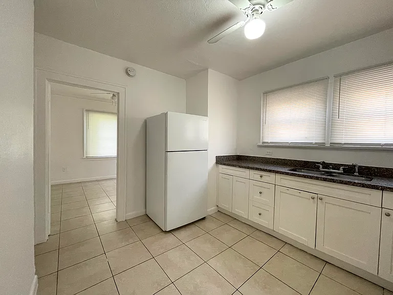 1011 SW 4th St #4 — Photo 11