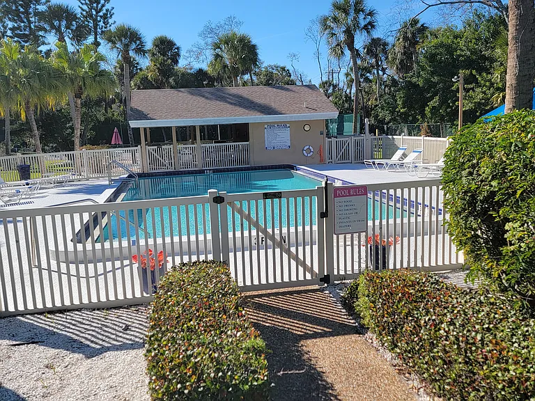 4863 Village Gardens Dr — Photo 15