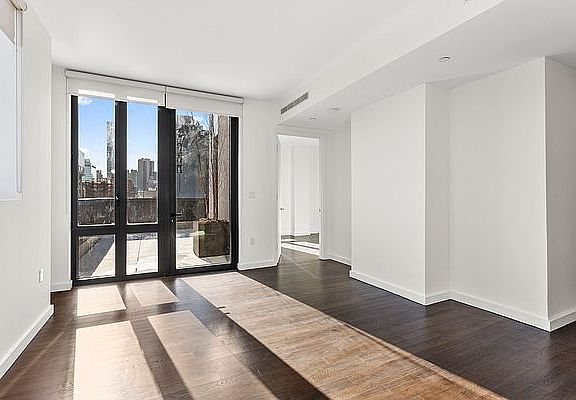 4th image of 2511 38th Ave #7C