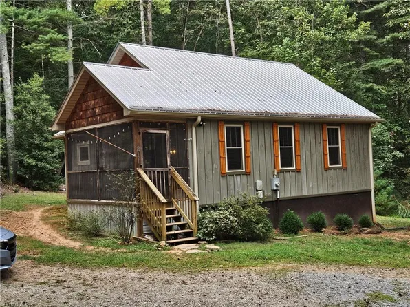 211 Asheby Ln, Hays, NC 28635