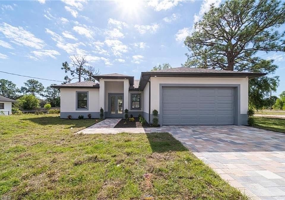 1st image of 1426 NE Juanita Pl