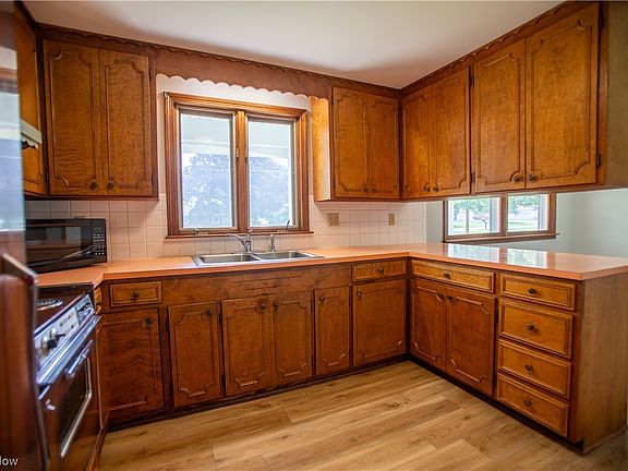 5th image of 24 Harclay Ct
