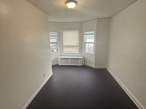 4th image of 923 Payne Ave #2
