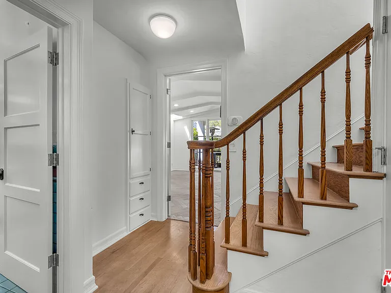 1521 Midvale Ave — Photo 13