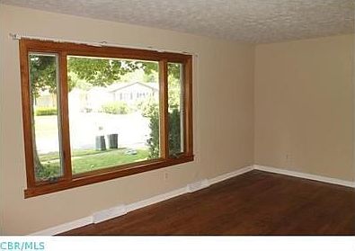 4th image of 5052 Mengel Ln