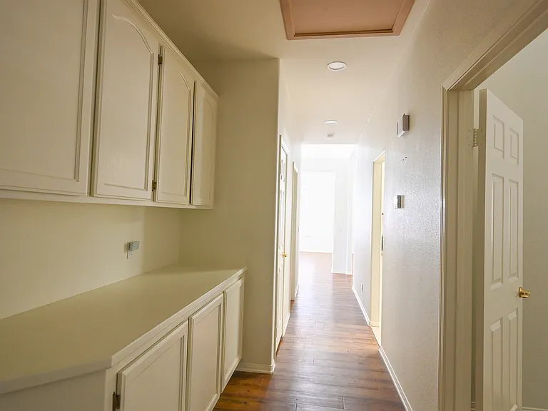4208 Grandview Dr — Photo 9