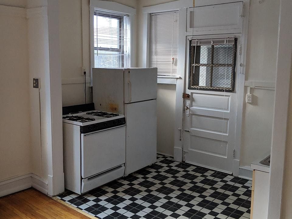 1st image of 636 W Arlington Pl APT 38