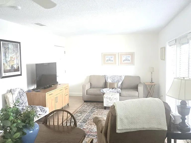 5156 Beach Dr SE #B — Photo 3