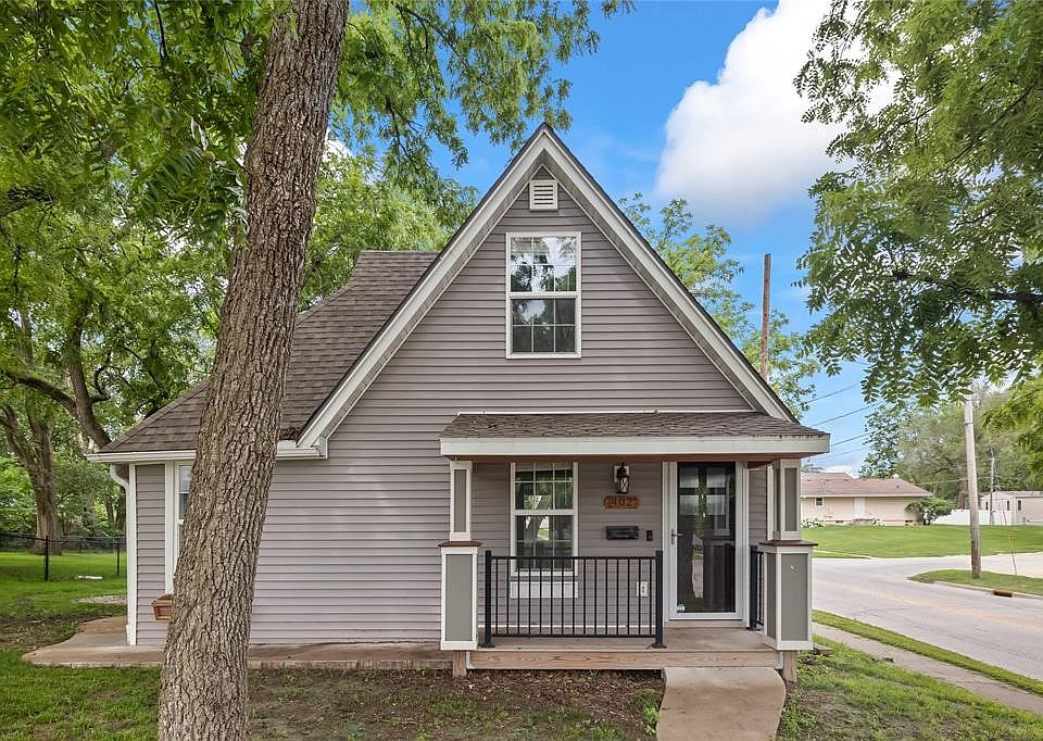 1st image of 402 S 11th St