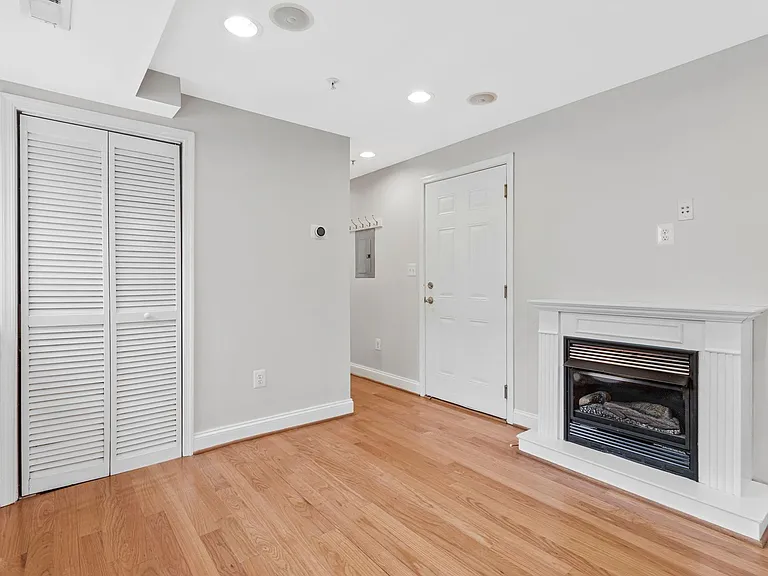 410 15th St NE #2 — Photo 4