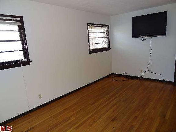 5th image of 5322 S Centinela Ave