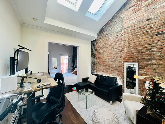 Rented by Owner | media 11