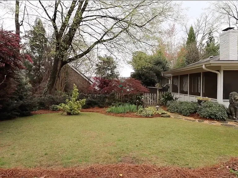 3075 W Roxboro Rd NE — Photo 33