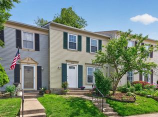 945 Holborn Ct, Sterling, VA 20164