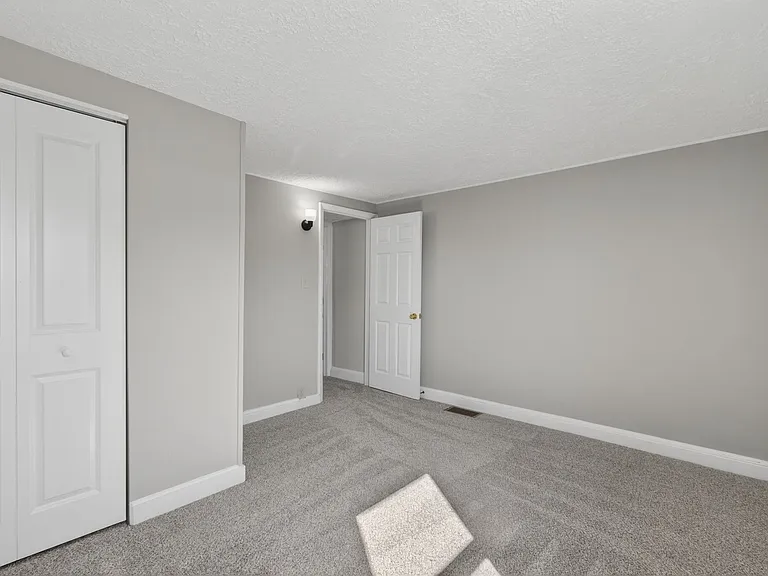 733 Center St — Photo 16