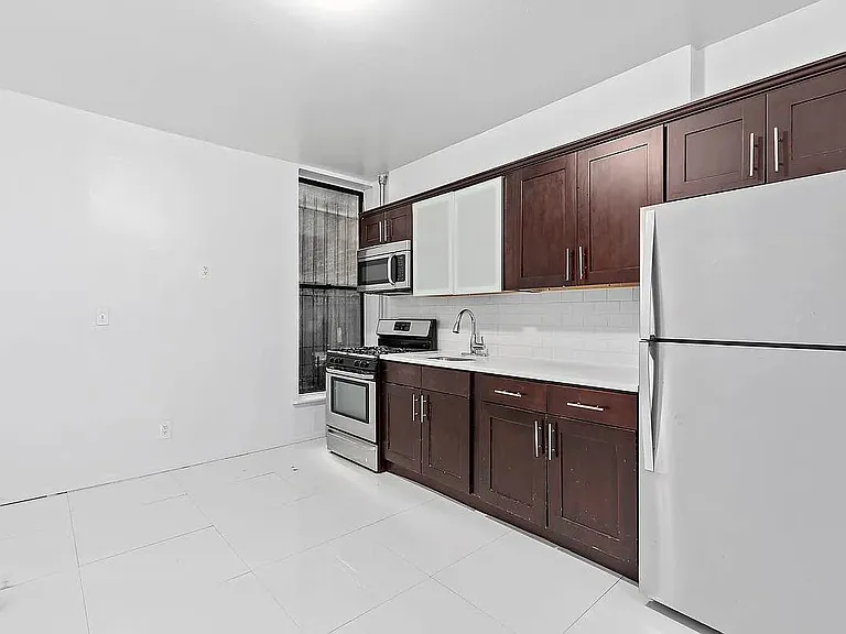 931 Putnam Ave #1 — Photo 3