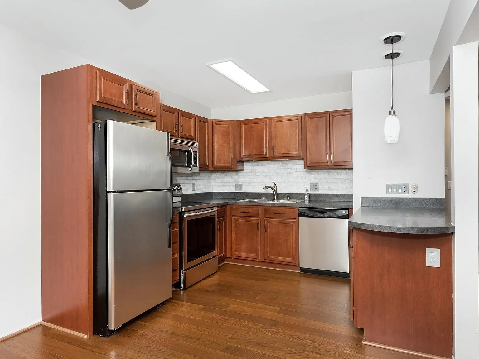 2 bed, 807 sqft, $1,500 — Photo 4