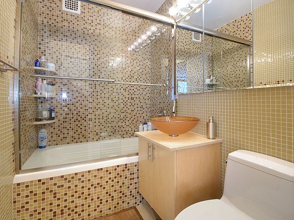 2nd image of 225 E 36th St APT 11O