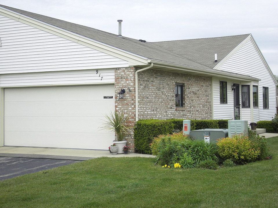 Walkout End Unit w/2 Stall Attached Garage
