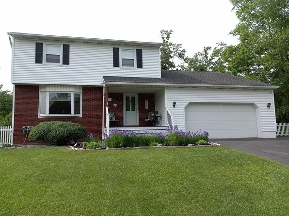 10 Brookside Ct, Latham, NY 12110