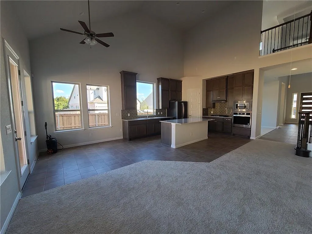4 bed, 3.5 bath, 3103 sqft, $3,400 — Photo 3