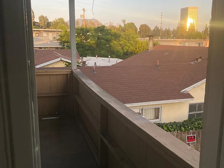 11104 Aqua Vista St — Photo 20