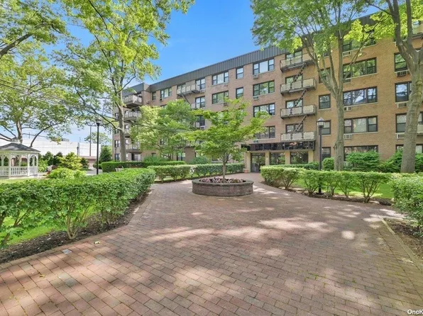 6 Birchwood Court #1B, Mineola, NY 11501