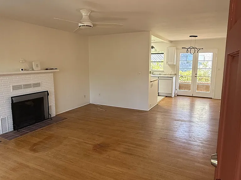 950 Stratford Ct — Photo 4