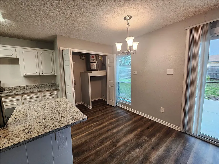 10129 Peppertree Ln — Photo 8