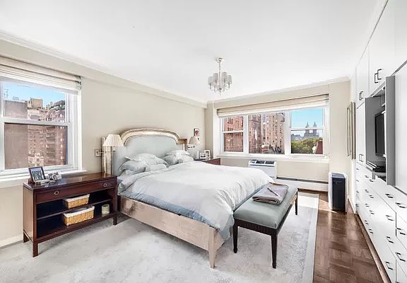 4th image of 35 E 75th St #10C