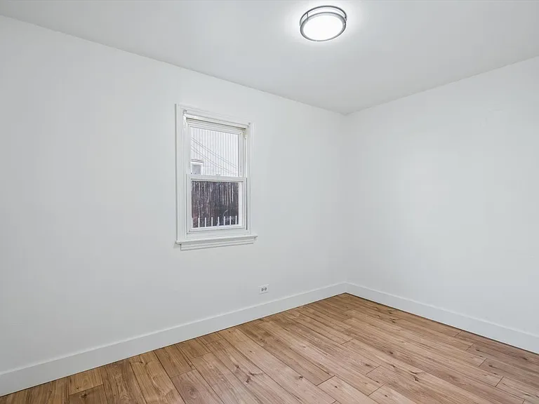 936 Meade St — Photo 12