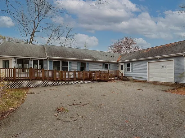 24 Grove Ave, Wilmington, MA 01887