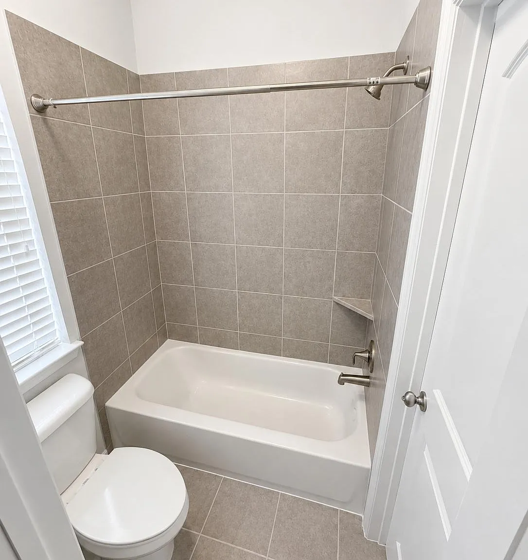 3 bed, 3.5 bath, 4122 sqft, $1,594 — Photo 4