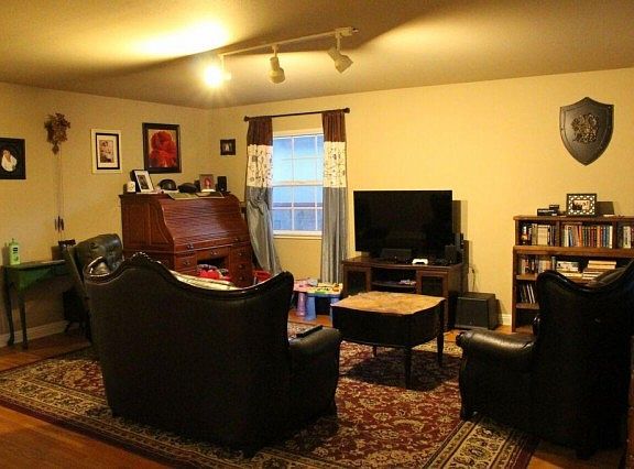 2nd image of 436 W Avenue J9