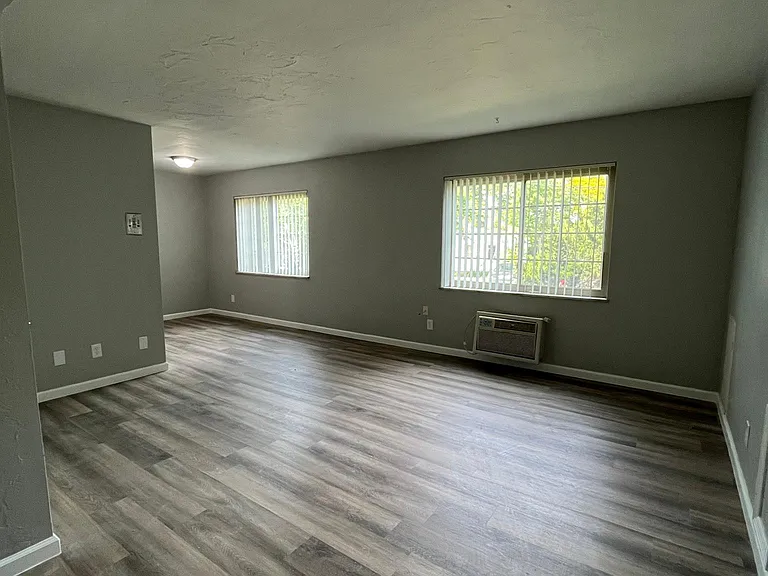 5100 Lee Rd #13 — Photo 10