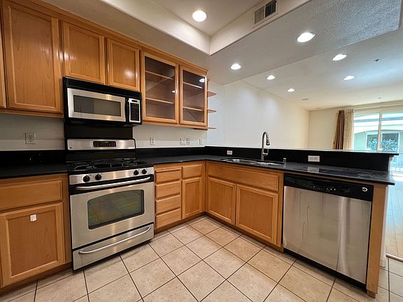 4th image of 2521 Heron Ct