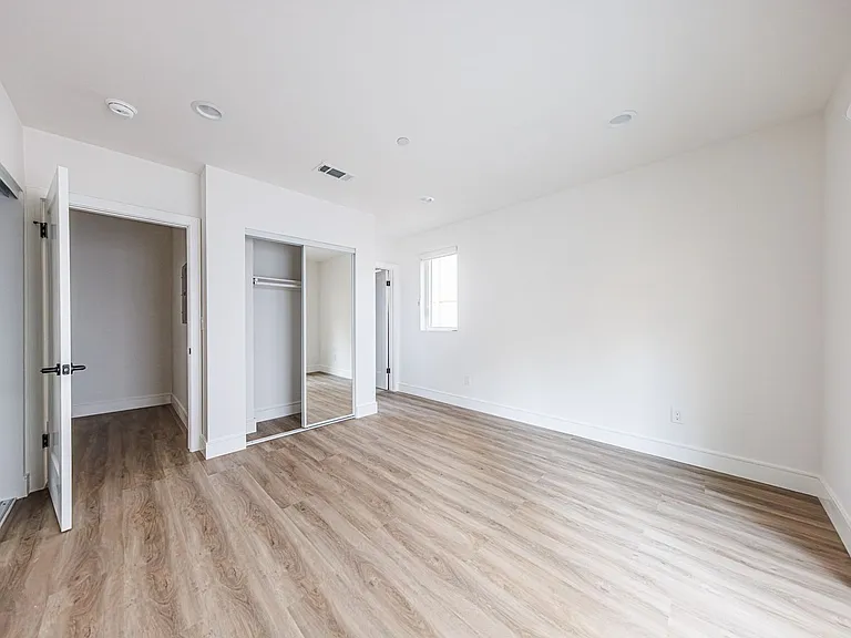 1241 N Sycamore Ave — Photo 35