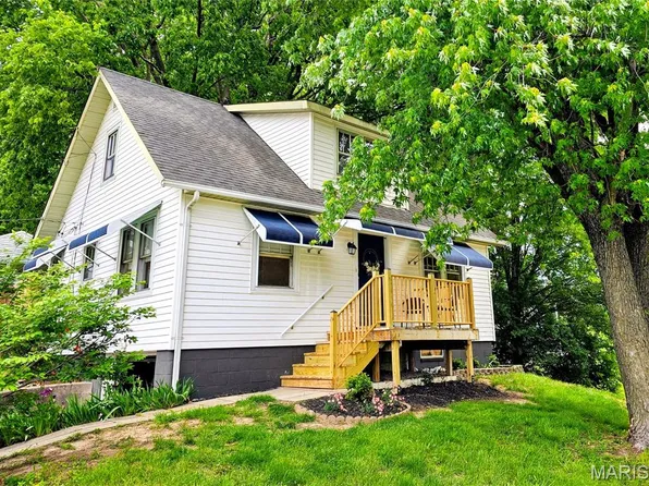 1050 S 4th St, Saint Charles, MO 63301